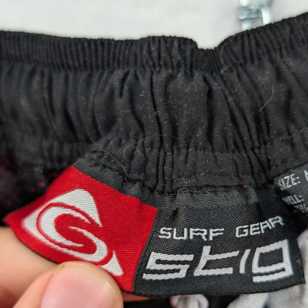 VTG Stig Surf Gear Shorts Mens M Red Mesh Skull Flame Tribal Billabong Style Y2K